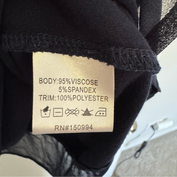 Cold shoulder top size 1X - Picture 6 of 6